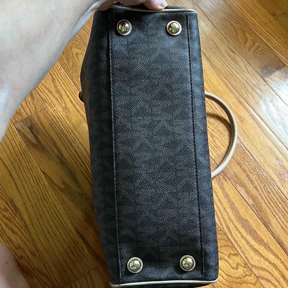 Michael Kors purse - Picture 16 of 16